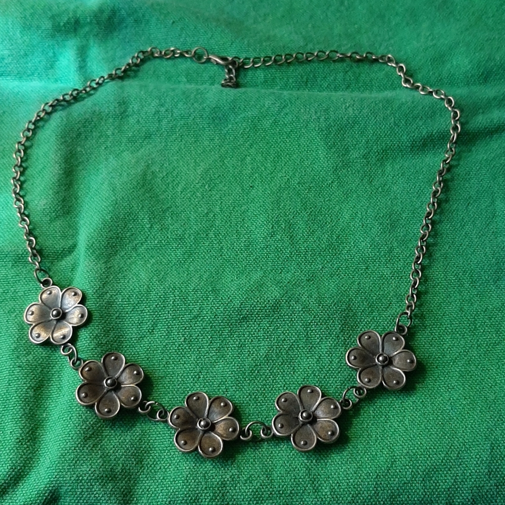 3 for $12 💚 Vintage gold necklace